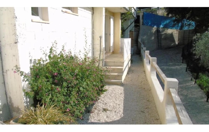 Appartement P1   ASPREMONT  20 m2 600 € 